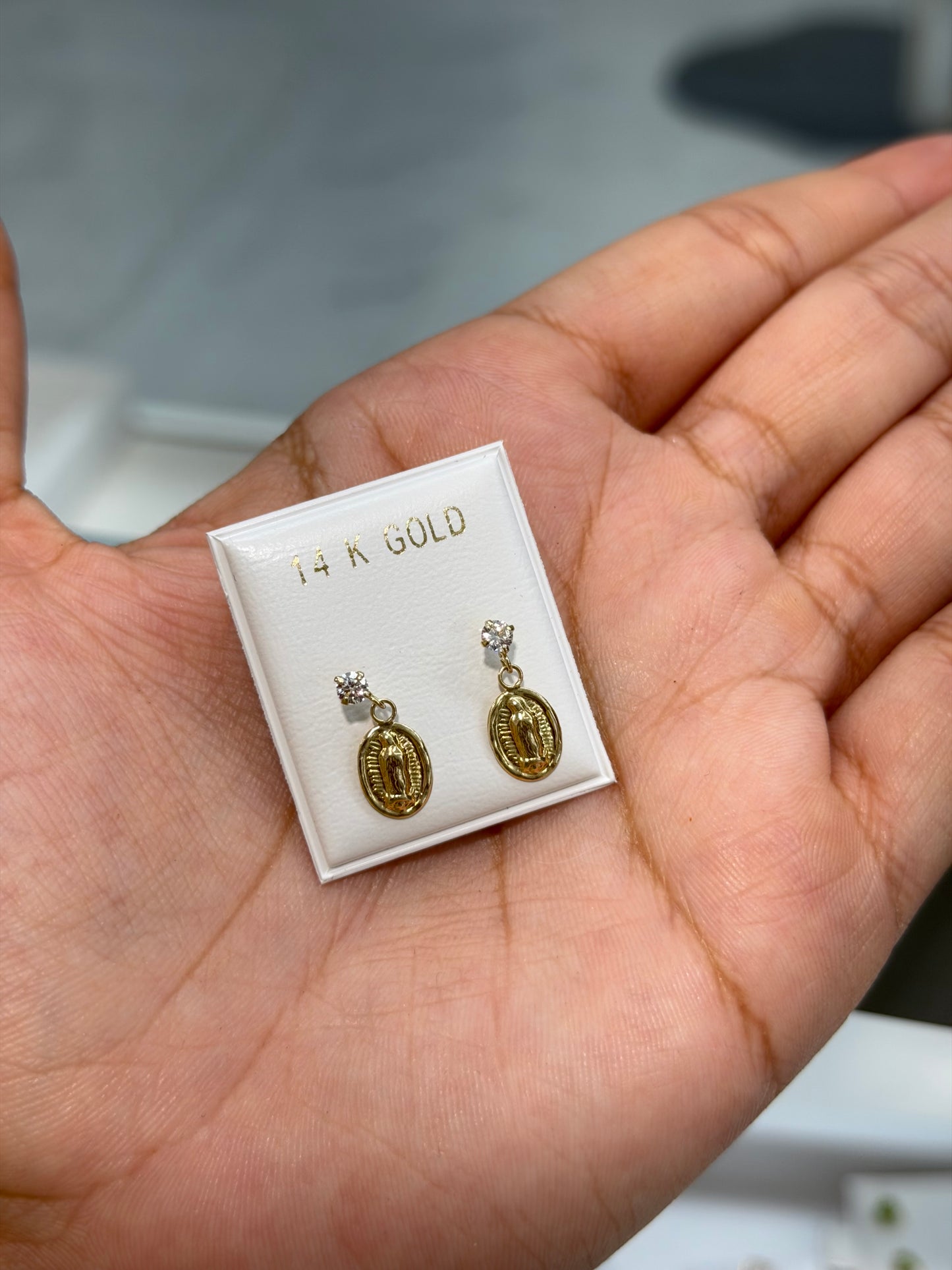 Women Earring (La virgen)